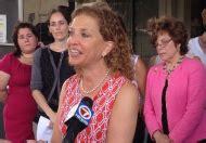 Hillary Clinton Hires Debbie Wasserman Schultz After She S Forced To