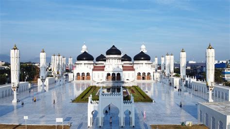 Masjid Raya Baiturrahman Aceh Saksi Sejarah Dengan Arsitektur Menawan
