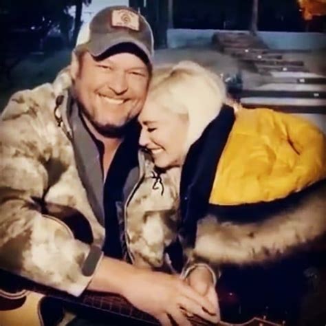 Gwen And Blake Share Happiest Kiss Make You Believe In Love Again Pics