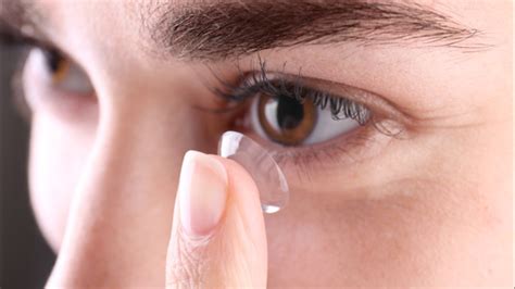 Doctors In Uk Reportedly Found 27 Contact Lenses In Womans Eye Abc7 New York