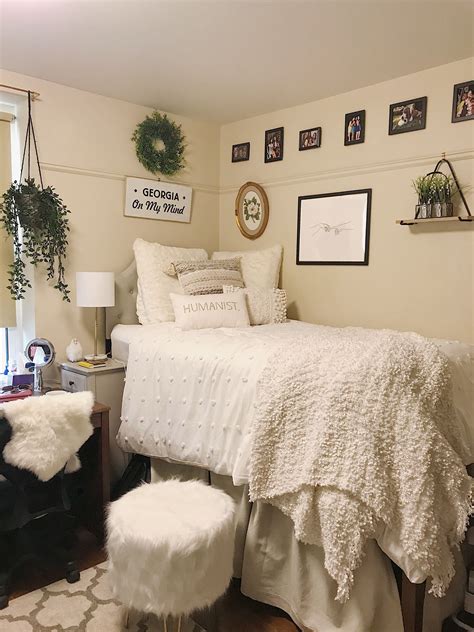 Minimal White Clean Aesthetic Dorm Room Ideas College Girl Apartment