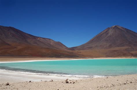 Bolivia is also one of the world's largest producers of coca, the raw material for cocaine. Laguna Verde - Bolívia - Caipira CHIC pelo mundo