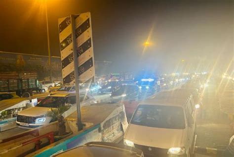 Traffic Jam On Yamuna Expressway Police Handled The Situation यमुना