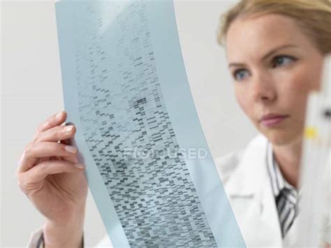 Female Scientist Examining Dna Autoradiogram — Science Forensic