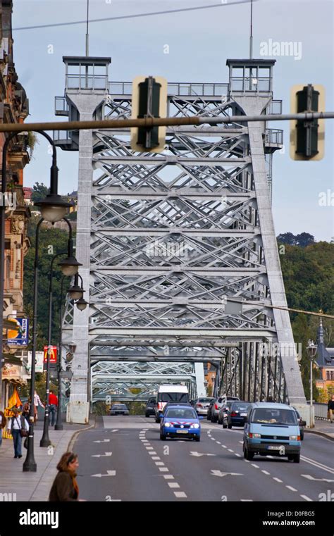 Steel Truss Cantilever Bridge Hi Res Stock Photography And Images Alamy