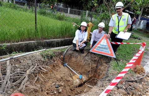 Saya sedang menghubungi pihak mbpj mengenai perkara ini untuk melihat kenapa keputusan ini diambil dan bagaimana ia dilakukan. Air Selangor kesan tapak pembinaan lakukan sambungan air ...