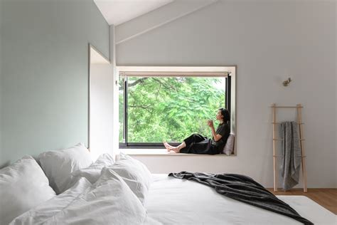 Master Bedroom Window Seat Interior Design Ideas