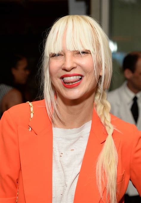 Born 18 december 1975), known mononymously as sia, is an australian singer, songwriter, voice actress and director. 11 Times Sia's Wig Said It All | HuffPost