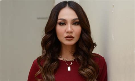 Uitm khas untuk orang melayu sahaja. Nadia Brian Nak Sambung Belajar Master