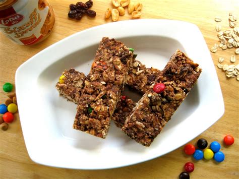 A lot of homemade granola bar recipes use a mixture of melted butter and brown sugar to bind oats into bars. Biscoff trail mix granola bars | Granola recipe bars, No ...