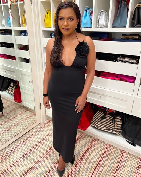 mindy kaling s transformation photos see her weight loss after revealing love of working out