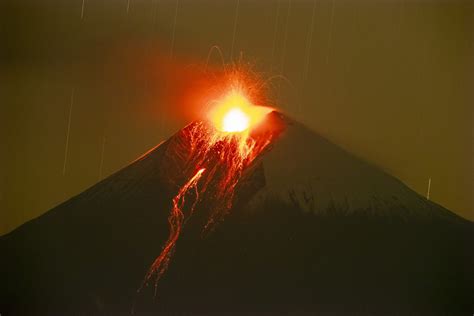 El Volcán Sangay Registra Explosiones Sentidas A 175 Kilómetros