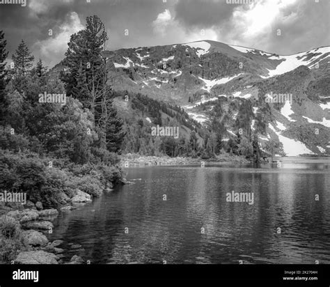 Black And White Mountain Lake Black And White Stock Photos And Images Alamy