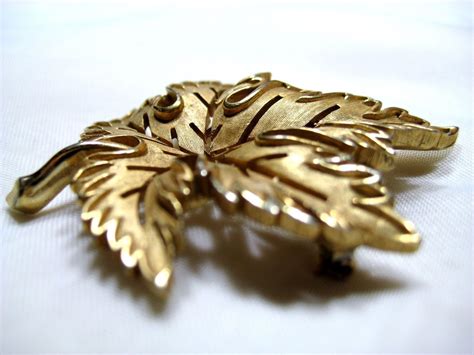 Signed Crown Trifari Gold Tone Maple Leaf Brooch Pin Openwork Vintage