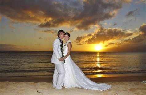 Best sunset couple | Romantic sunset wedding, Romantic sunset, Sunset wedding