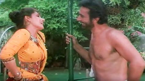 Dimple Kapadia Impressed By Kabir Bedi Mera Shikar Bollywood Scene