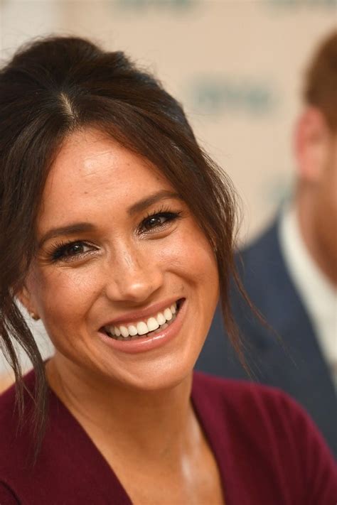Telecamere al seguito per tre mesi con l'obiettivo di mettere in luce le loro attività di volontariato. "Harry e Meghan "La Royal Family è divisa, le forze si ...