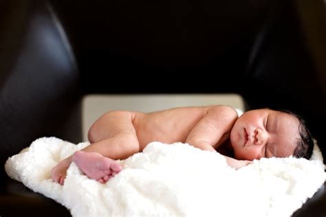 7 Tips For Photographing Newborns Without Becoming Clichéd Derivative Or Boring