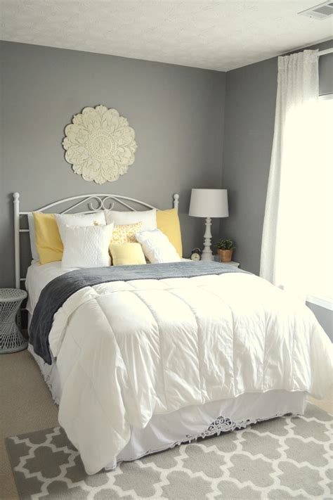 20 Amazing Guest Bedroom Design Inspiration