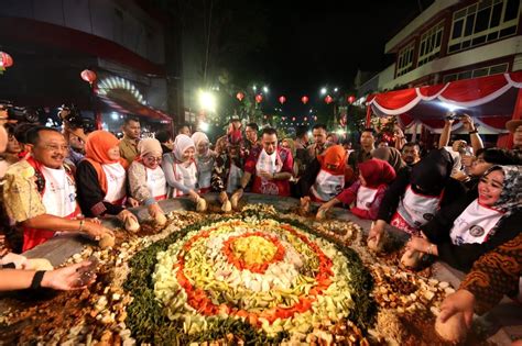 Festival Rujak Uleg Surabaya Masuk Daftar Kharisma Event Nusantara Ken