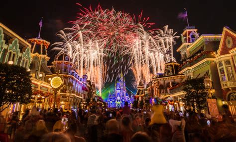 Review Disney Enchantment Fireworks At Magic Kingdom Disney Tourist Blog
