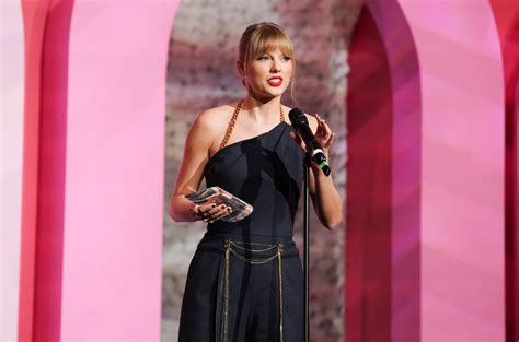 Taylor Swift Wins Woman Of The Decade Award At Billboards Women In