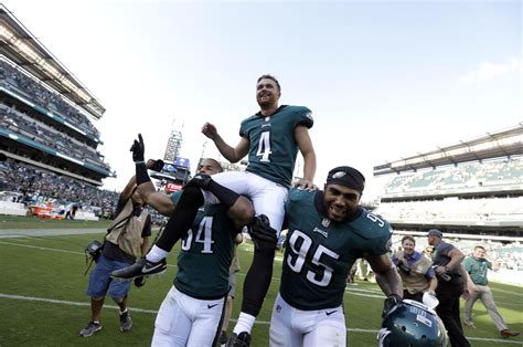 Nfl Notes Philaelphia Rookie Carried Off Field After Kicking Winning 61 Yard Field Goal The