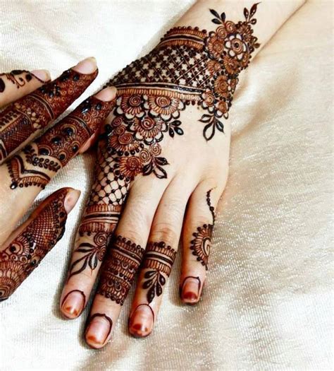 30 Exclusive Pakistani Mehndi Designs For This Wedding Season Lets