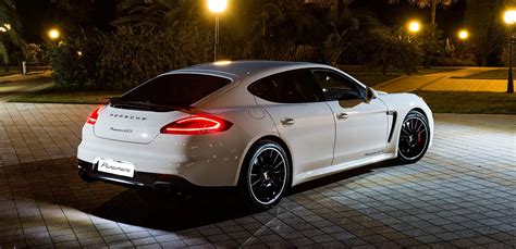 Maria Sharapova Rocking Gorgeous White 2014 Porsche Panamera GTS