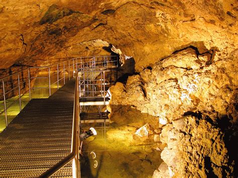 HÖHLENFÜHRUNGEN | KRISTALLHÖHLE KOBELWALD | Kristallhöhlen, Kristalle