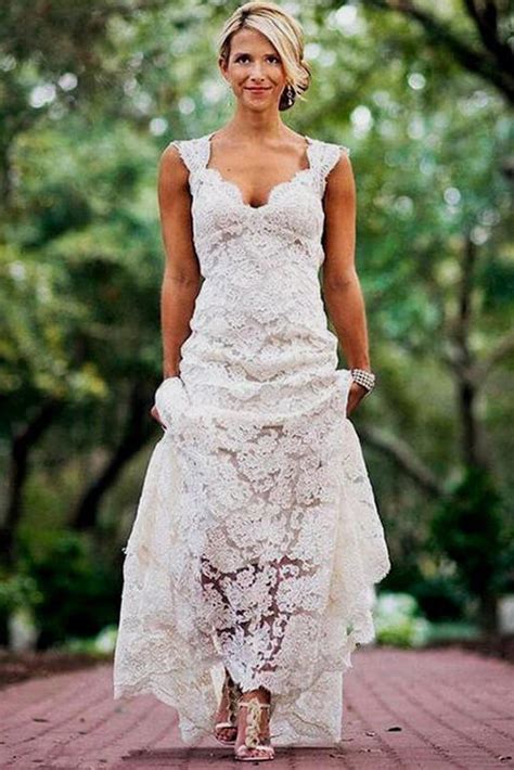 Whether you're saying i do in a barn, a chapel, or the great outdoors, you'll want to wear throwing a rustic country wedding? 45 Short Country Wedding Dress Perfect with Cowboy Boots ...