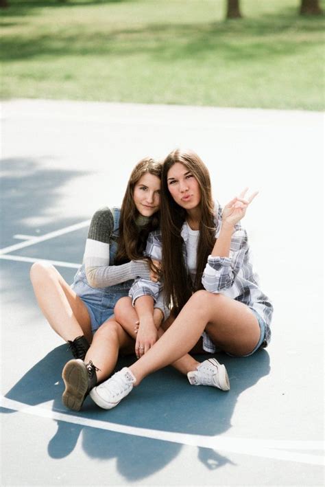 90s Inspired Fashion Bff Photo Shoot Ideas Best Friend Pictures For