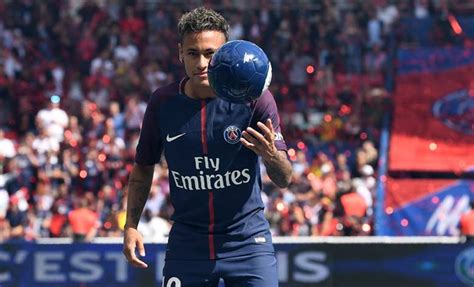 Le Barça réclame au moins 8 5 millions d euros à Neymar