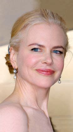 Many redheads never go gray. Lona de Anna: GOING GREY GRACEFULLY...