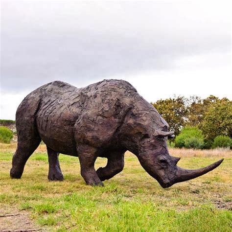Grass Rhinoceros Statue Sculpture Animalmetal Casting