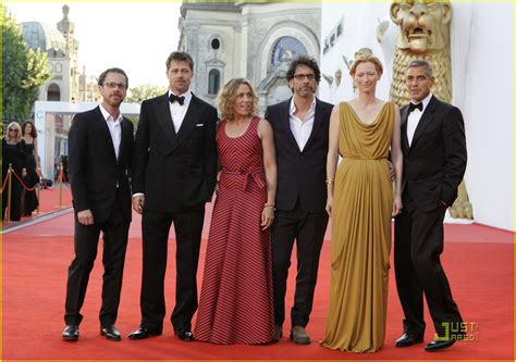 Brad Pitt Premieres Burn After Reading Photo 1374081 Photos Just