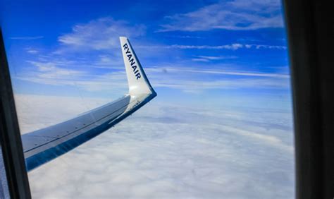Belarus forces down plane to seize dissident; Лоукостер Ryanair запускает рейс Львов - Будапешт
