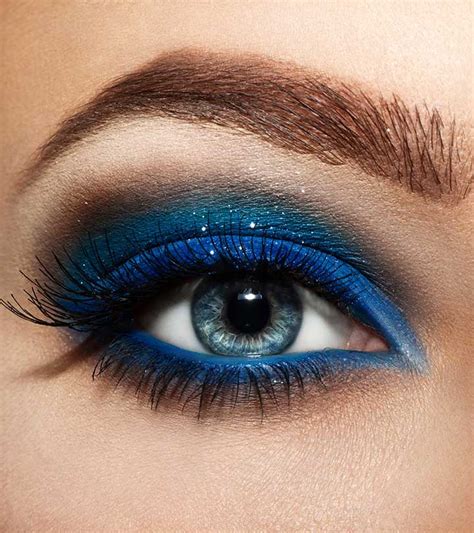 आजकल लड़कियों पर छाया Blue Eyeshadow का क्रेज खूबसूरत और आकर्षक