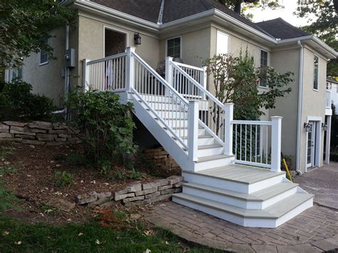 Azek Deck With Stairs And Landing Deck Stairs Landing Outdoor Stairs