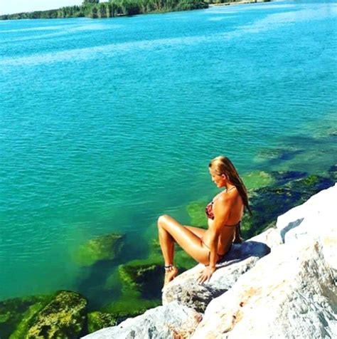 Tuğba özay, sosyal medya hesabından paylaştığı kolajda, kendisinin ve top model gisele bündchen'in fotoğraflarını kullanmış. Tuğba Özay, Kıyafetiyle Alay Konusu Oldu - Son Dakika Magazin
