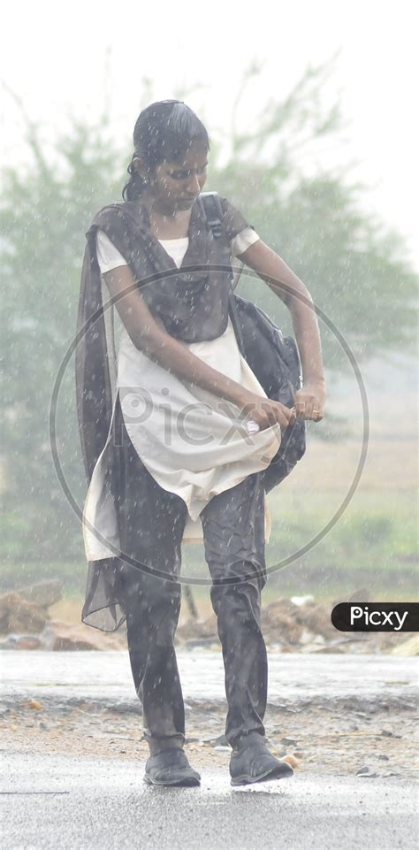 Image Of Indian College Girl Squeezing The Wet Cloth Mj532451 Picxy