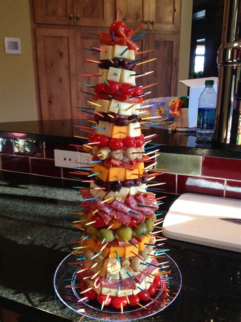 Decorate trees with assorted vegetable pieces. Appetizer Tree | Party food appetizers, Christmas appetizers, Finger food appetizers