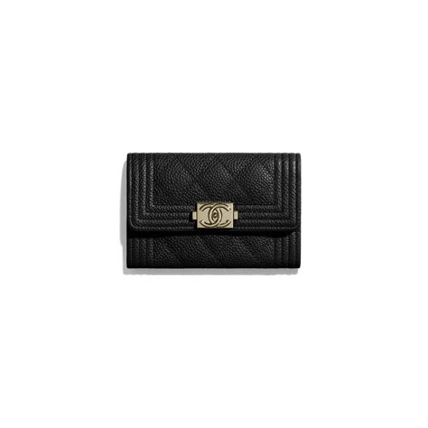 Indeed, chanel's bags have timeless appeal thanks to their distinct features which make them instantly recognisable to buyers looking for a second hand chanel bag. Grained Calfskin & Gold-Tone Metal Black BOY CHANEL Flap Card Holder | CHANEL