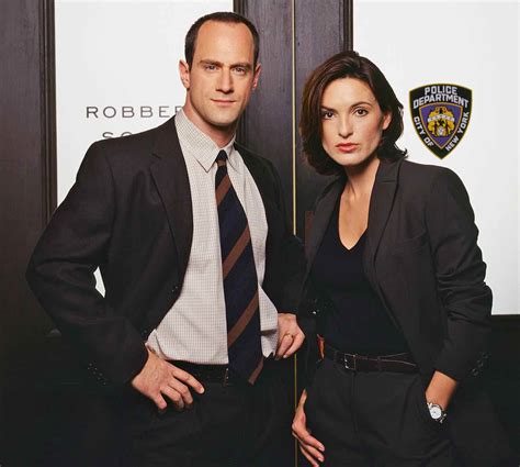 The Original Cast Of Law And Order Svu Is Returning Everything To