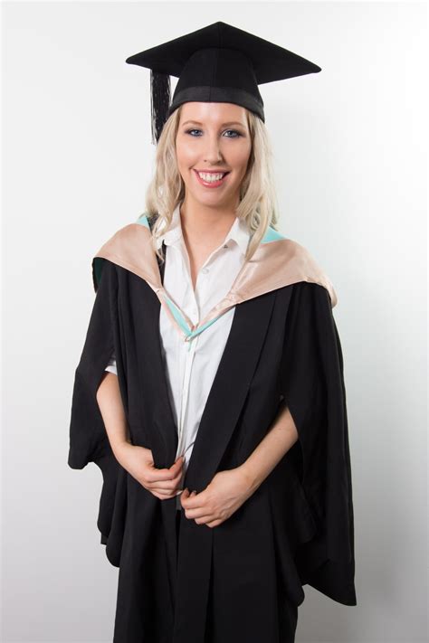 Monash Uni Graduation Gown Set Master Of Engineering University