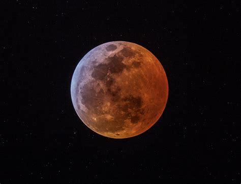 East coast inhabitants are in the perfect position to see 2019's only total lunar the total lunar eclipse causes the moon to cast a crimson colour, as the earth's shadow casts a hue on the moon as it passes between the sun and. Lunar Eclipse 2019 : astrophotography