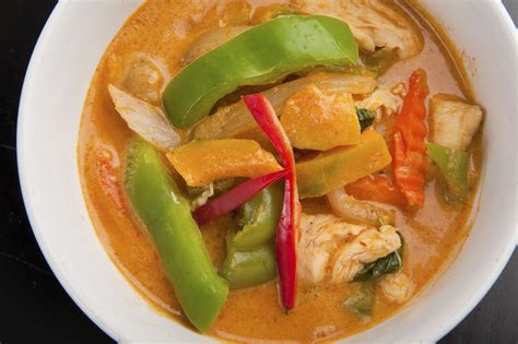 The Differences Between Red Yellow And Green Thai Curries Chicken
