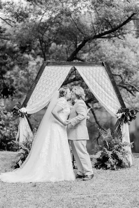 First Kiss As Mr And Mrs Daisy Hill Atlanta Wedding Venues