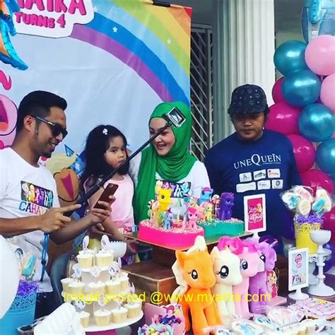 Misal seperti indri cahaya ningsih, syallom cahaya priliyani, putri cahaya purnama, intan cahaya, luluk cahaya, dll nama ini di indonesia paling banyak ada di kota jakarta, medan, tangerang, bogor, brebes. MELETOP !!! Foto sekitar sambutan hari lahir Cahaya ...