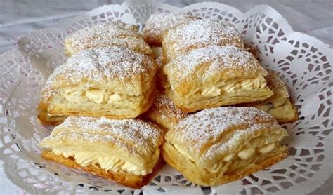 Dunkler 3'er tortenboden 2x paradiescreme schoko 2x paradiescreme karamell 2x schmand 4x sahne 2 el löslicher kaffeemandeln kirs. Blätterteigschnitten mit Paradiescreme - Kochen und Rezepte